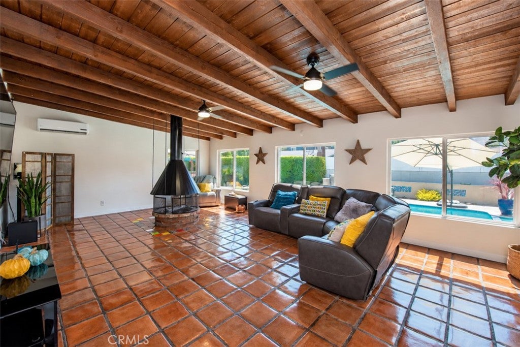 556 N Billow
