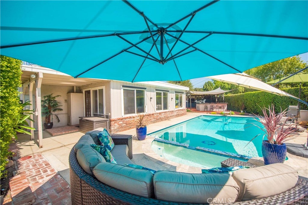 556 N Billow