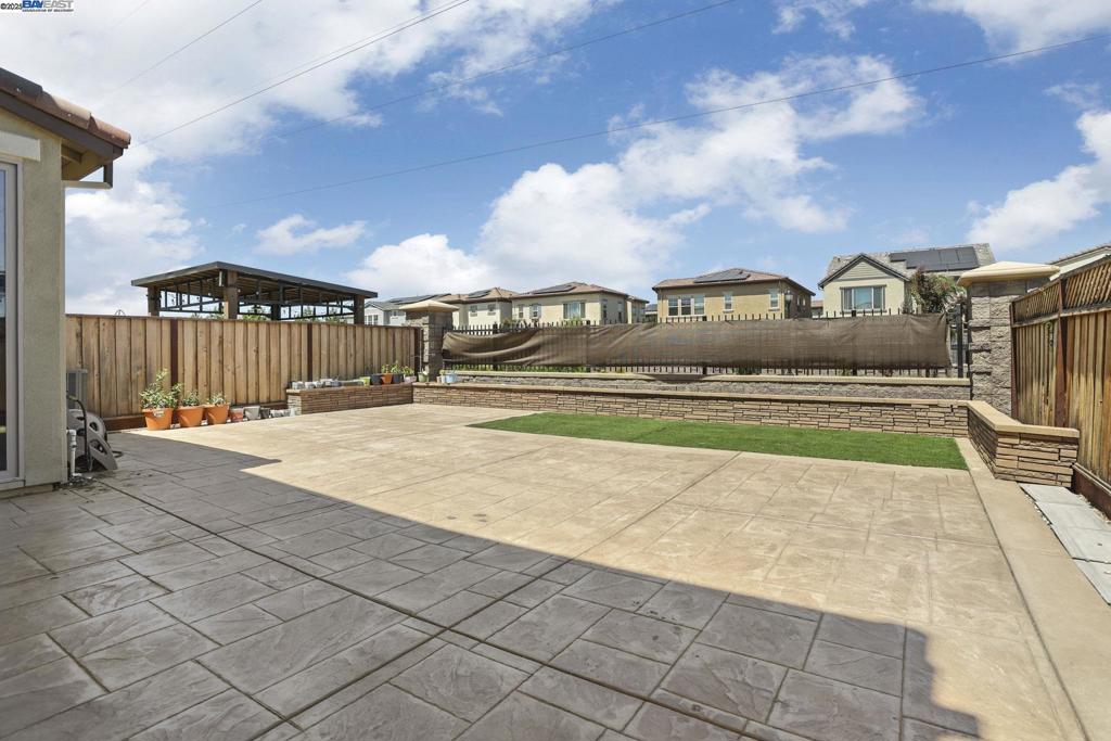 MOUNTAIN HOUSE - Residential