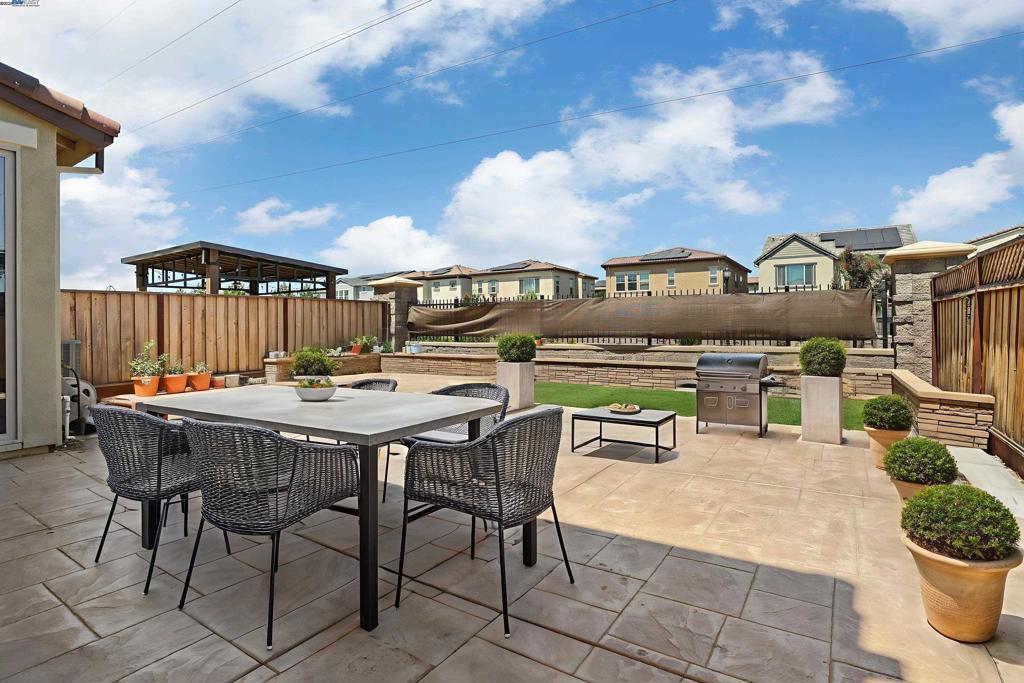 MOUNTAIN HOUSE - Residential