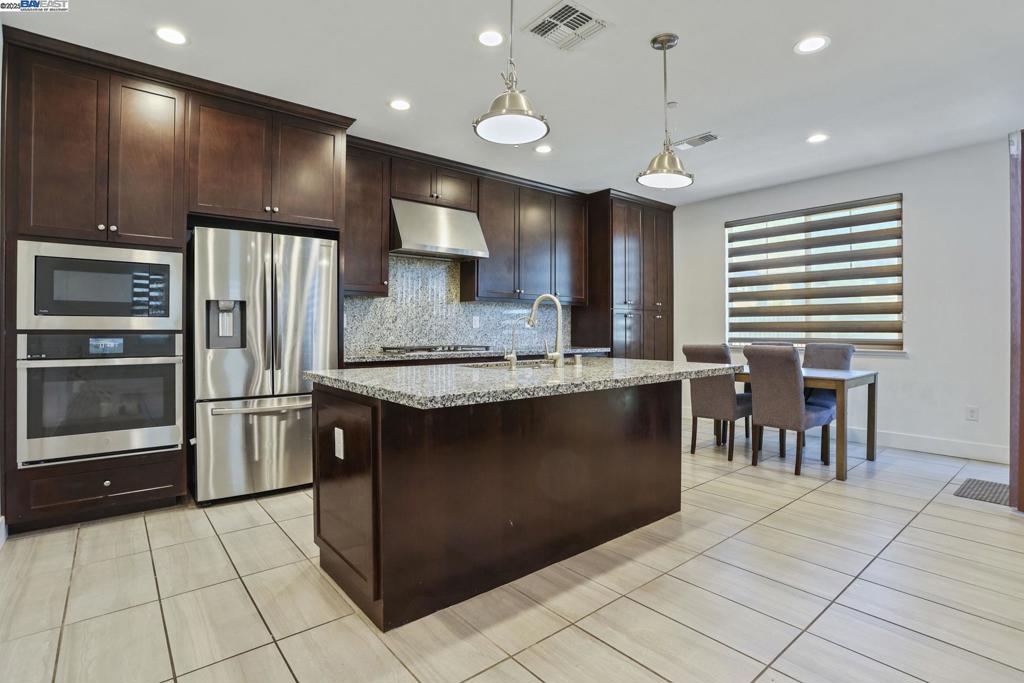 MOUNTAIN HOUSE - Residential