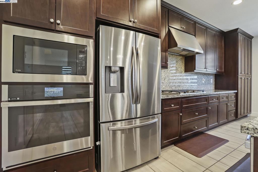 MOUNTAIN HOUSE - Residential