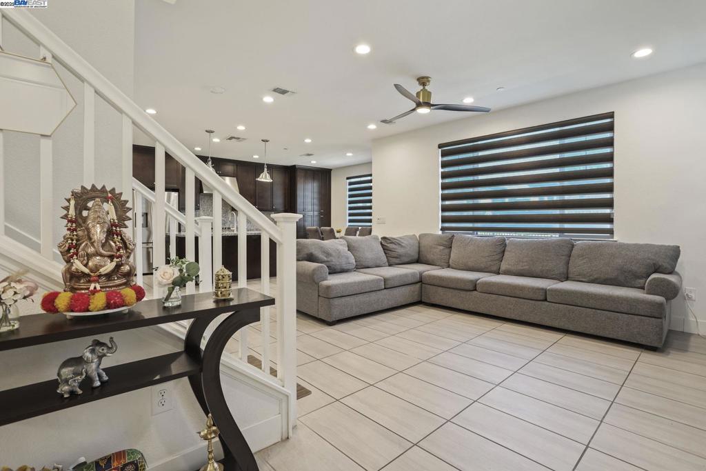 MOUNTAIN HOUSE - Residential