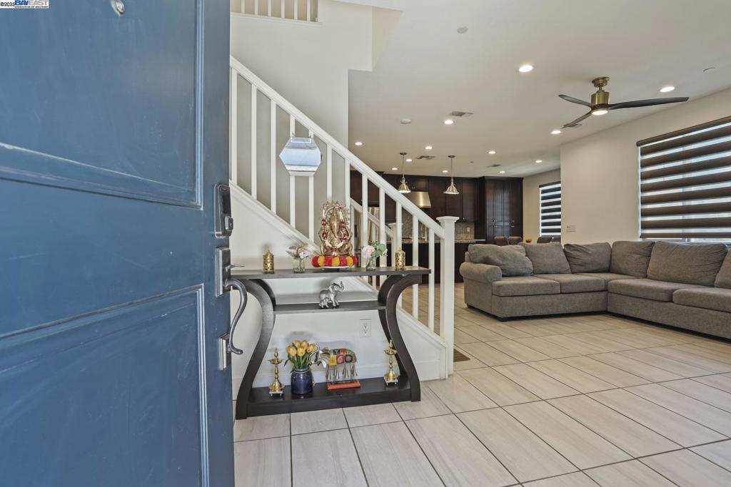 MOUNTAIN HOUSE - Residential