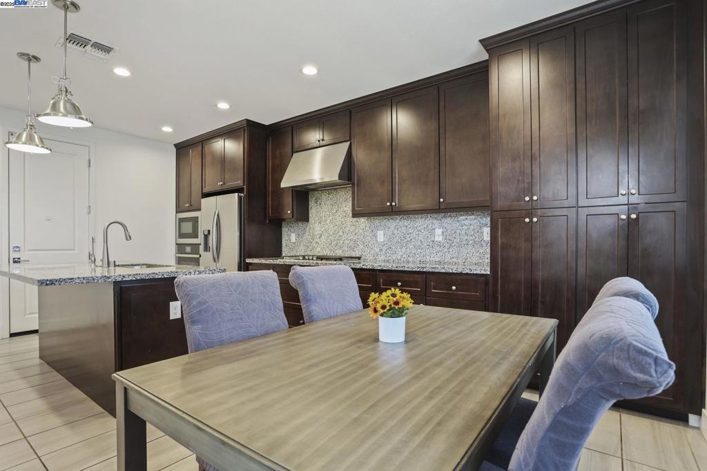 MOUNTAIN HOUSE - Residential