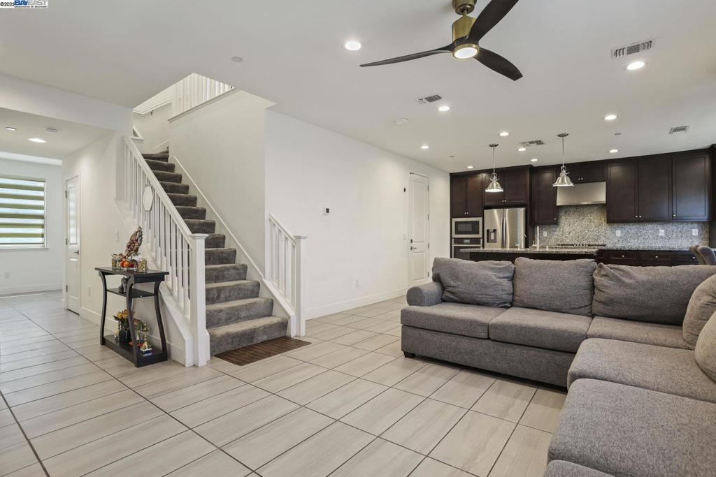 MOUNTAIN HOUSE - Residential