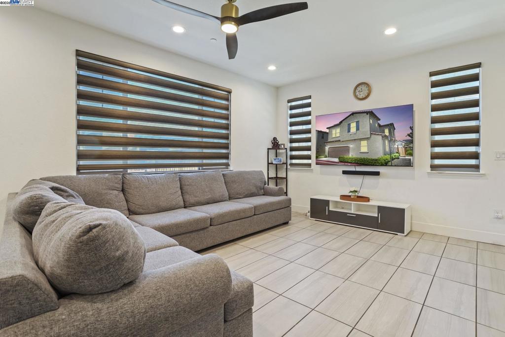 MOUNTAIN HOUSE - Residential