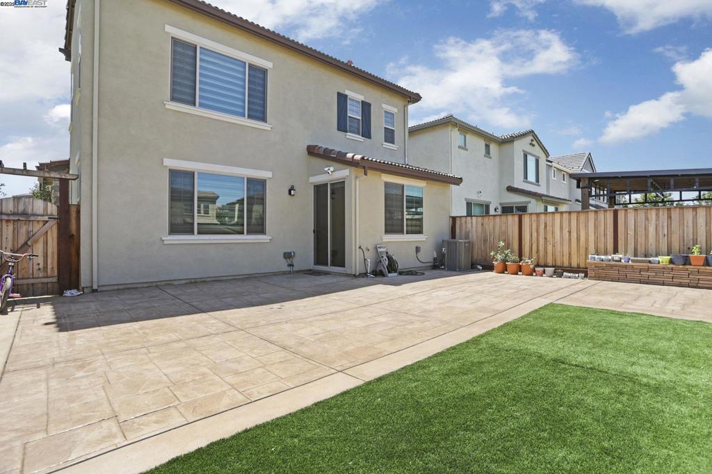 MOUNTAIN HOUSE - Residential