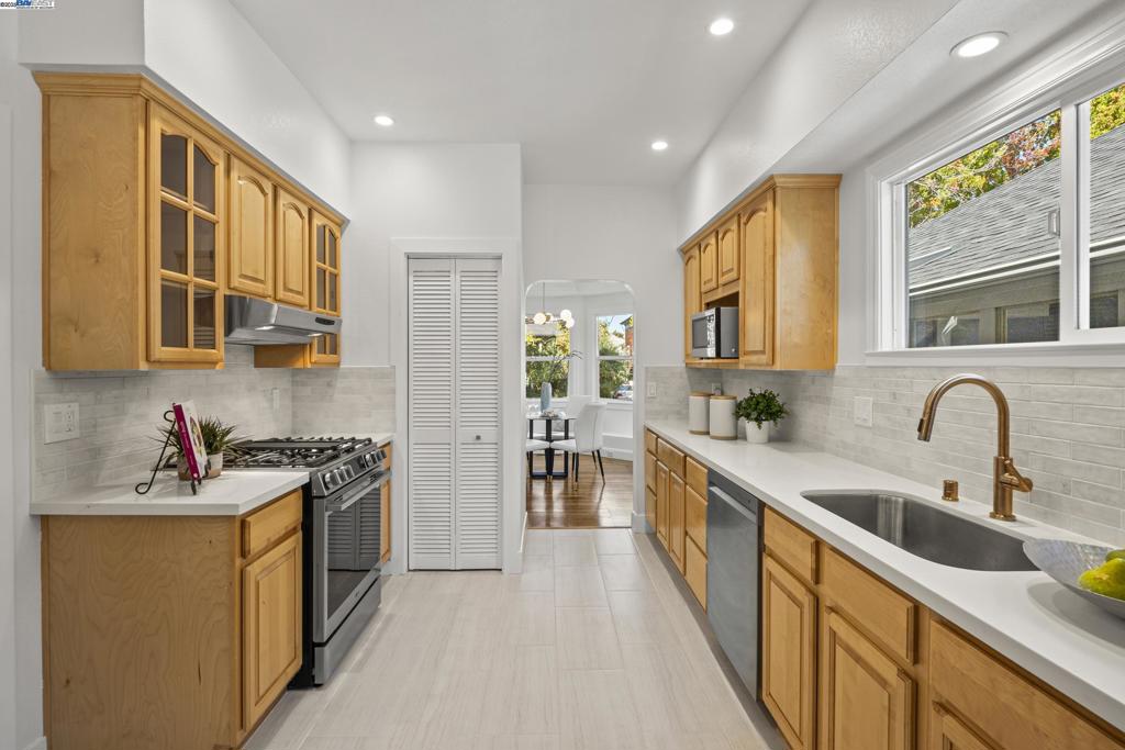 GOLD COAST EDGE - Residential