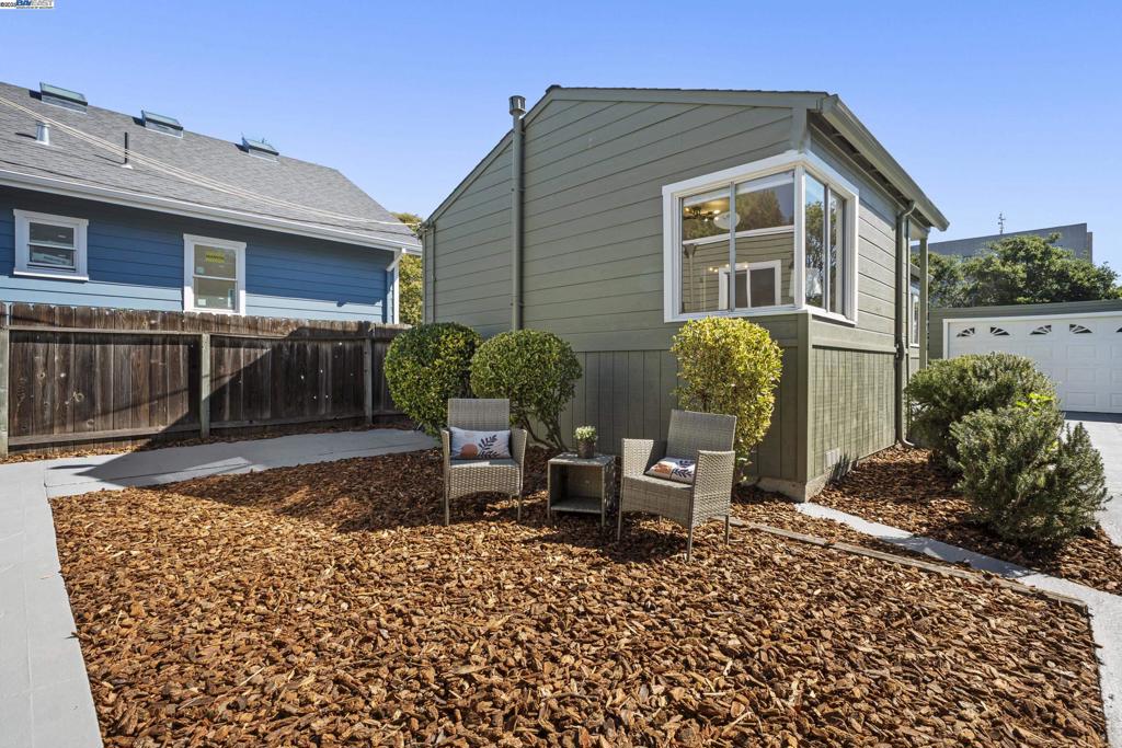 GOLD COAST EDGE - Residential