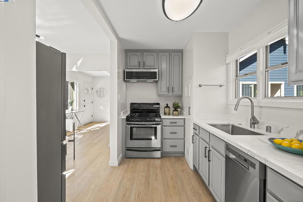 GOLD COAST EDGE - Residential