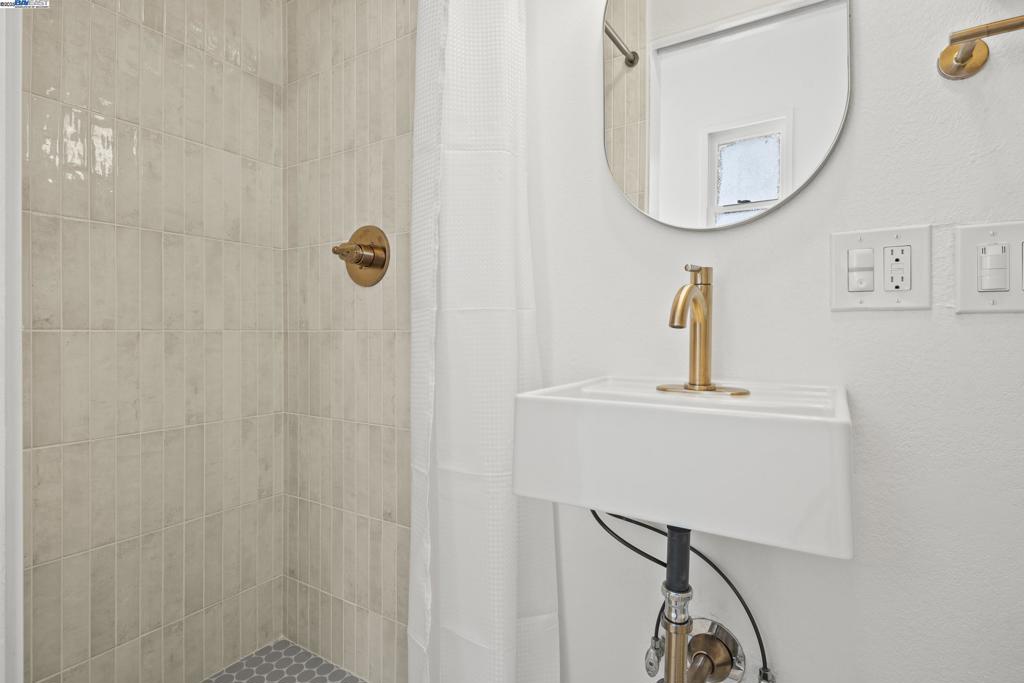 GOLD COAST EDGE - Residential