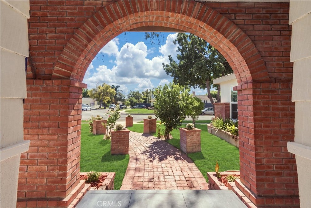 18745 Sunburst Street