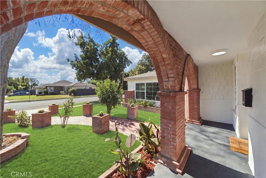 18745 Sunburst Street