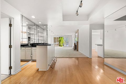 Photo of 4454 Ventura Canyon Avenue #103, Sherman Oaks, CA 91423 (MLS # 25626969)