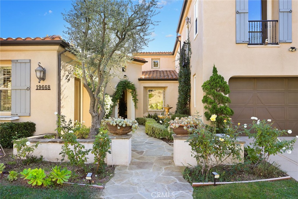 19668 Three Oaks Ln,