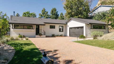 Photo of 5447 Rock Castle Drive, La Canada Flintridge, CA 91011 (MLS # P1-26316)