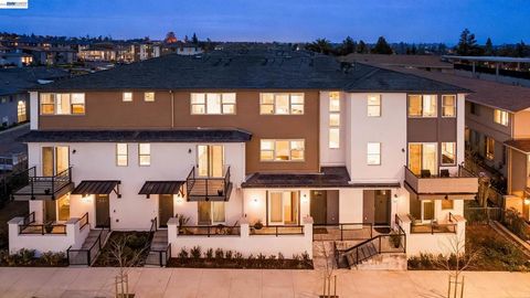 Photo of 405 405 Industrial Parkway Pkwy, Hayward, CA 94544 (MLS # 41125992)