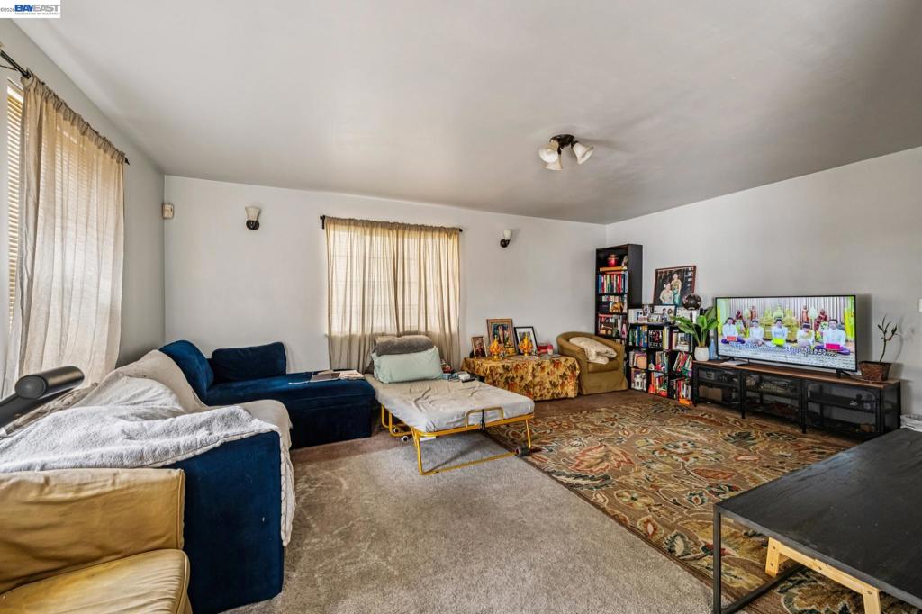 2212 25Th Ave