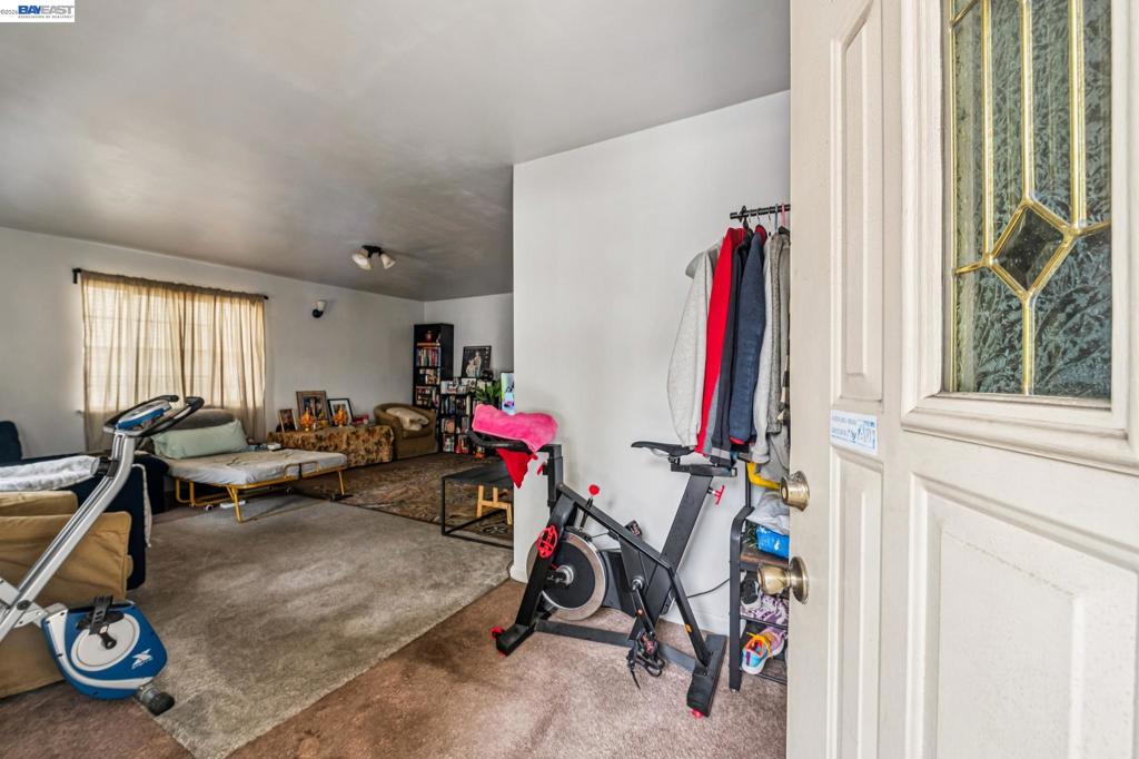 2212 25Th Ave