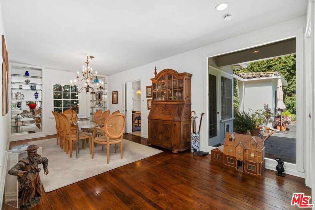 2736 Outpost Drive