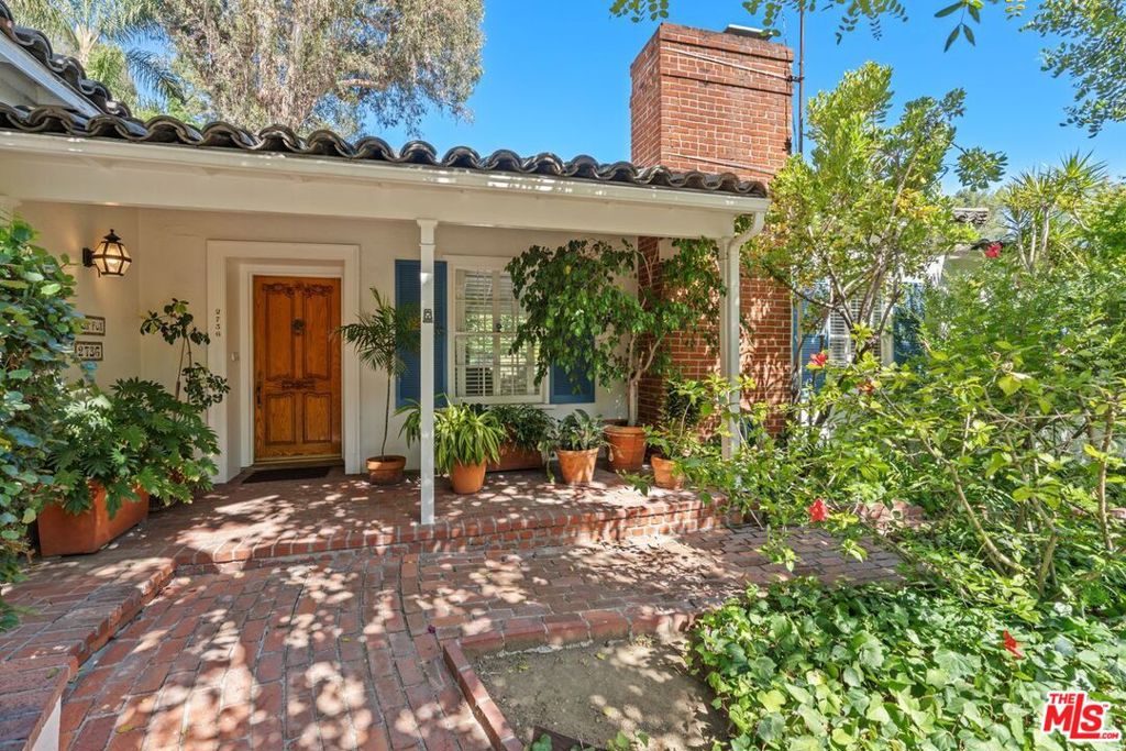 2736 Outpost Drive, Los Angeles CA 90068