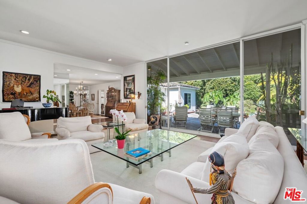 2736 Outpost Drive