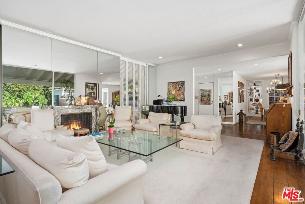 2736 Outpost Drive