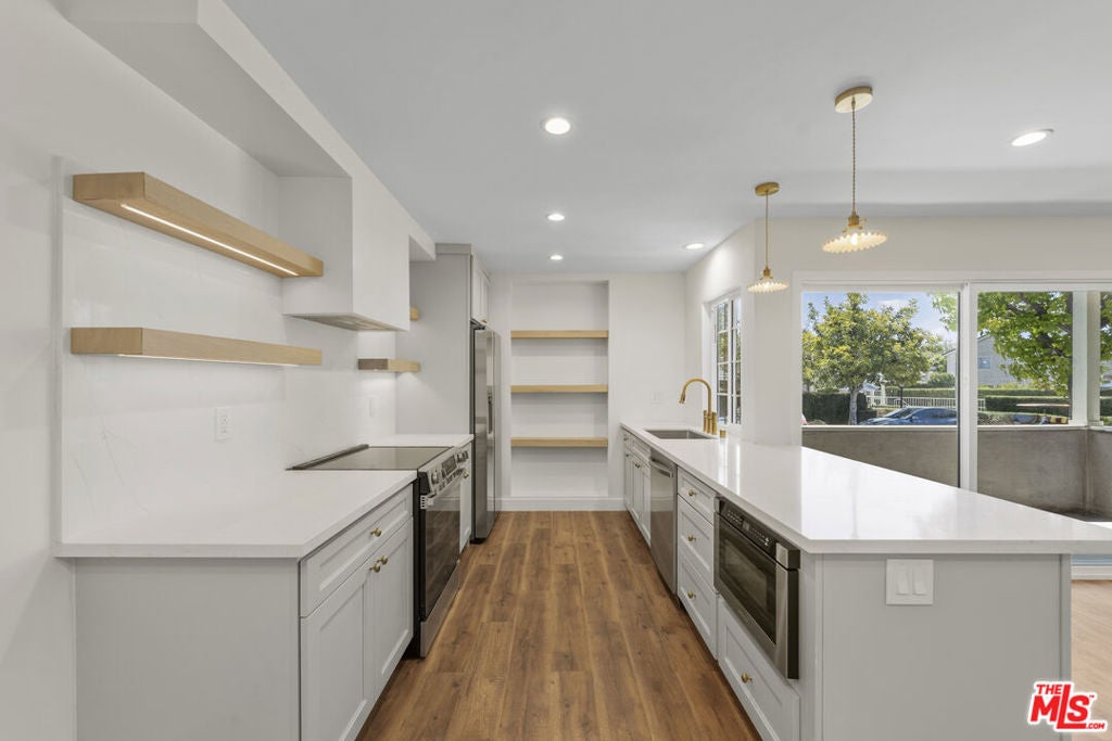 8712 Chessington Drive 261F, Inglewood CA 90305
