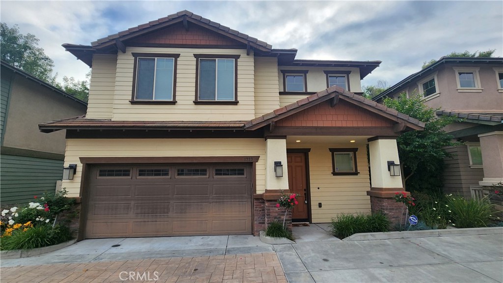This attractive move-in ready home is located in a gated community of 21 homes. The main floor offers a living room with a cozy fireplace, dining area, kitchen with stainless steel Whirlpool refrigerator, stove, microwave and dishwasher, a powder room and hardwood floors. The upper level features a master suite with a walk-in closet and adjoining bathroom, three additional bedrooms with ample closets and a common tiled bathroom. Other amenities include a private patio, a solar system, laundry hook-ups and a 2 car direct access garage. Conveniently located minutes away from Old Town Monrovia, Trader Joe's, Target, Best Buy, Home Depot, banks and more. Easy freeway access to the 210 freeway. Tenant pays gas, electricity, water, and gardening.
Photos are stock listing photos from 2024