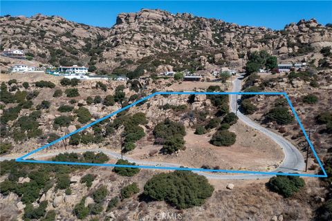 Photo of 0 Thompson, Chatsworth, CA 91311 (MLS # SR26101256)