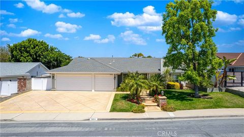 Photo of 2934 Globe Avenue, Thousand Oaks, CA 91360 (MLS # SR26105313)