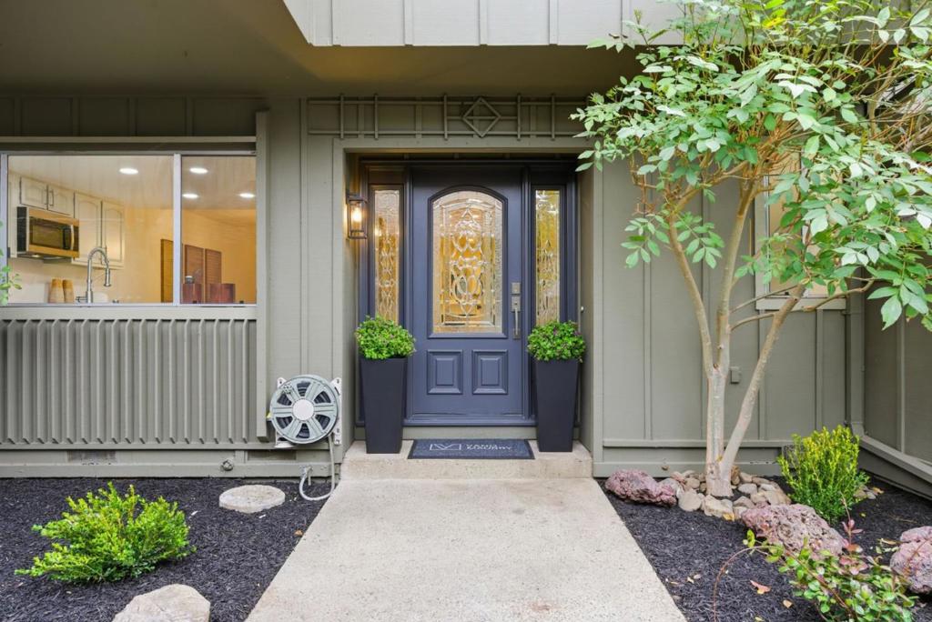 104 Walnut Hill Court