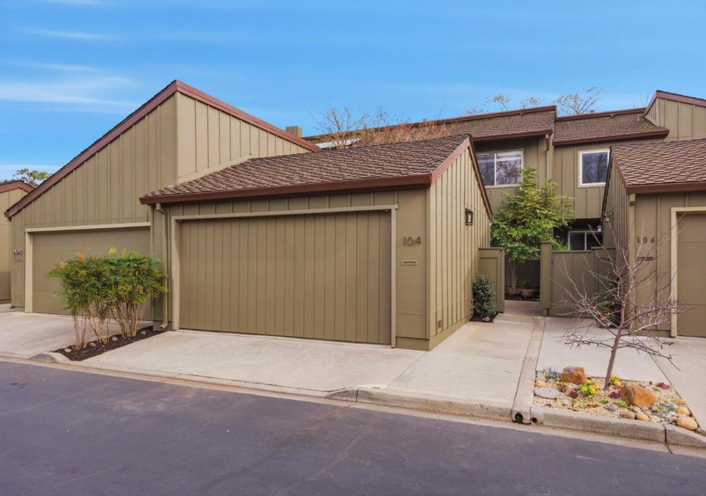 104 Walnut Hill Court