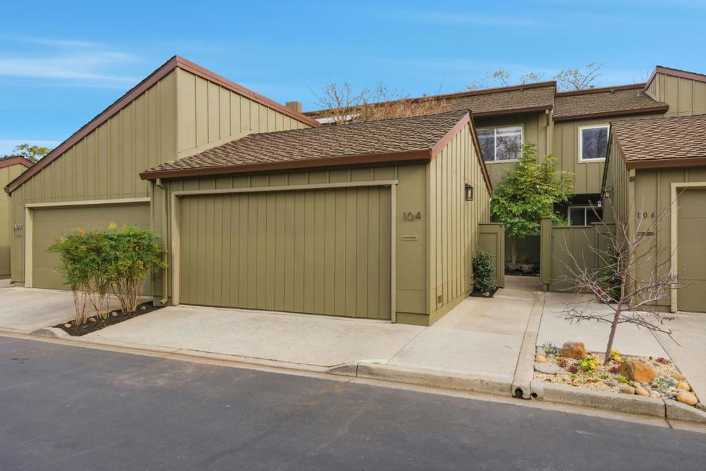 104 Walnut Hill Court