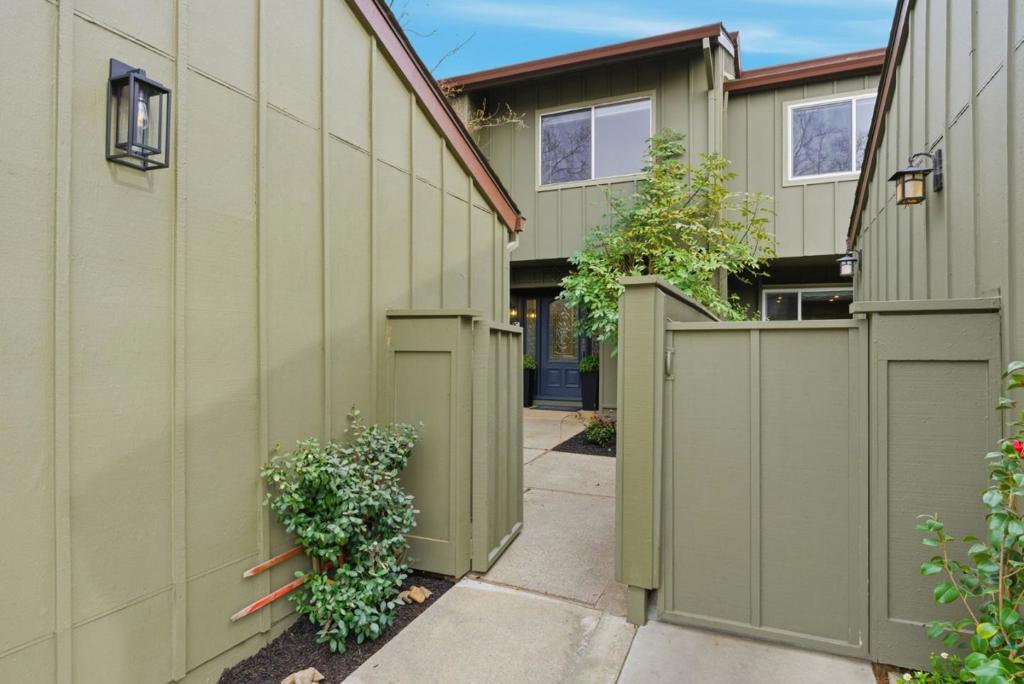 104 Walnut Hill Court