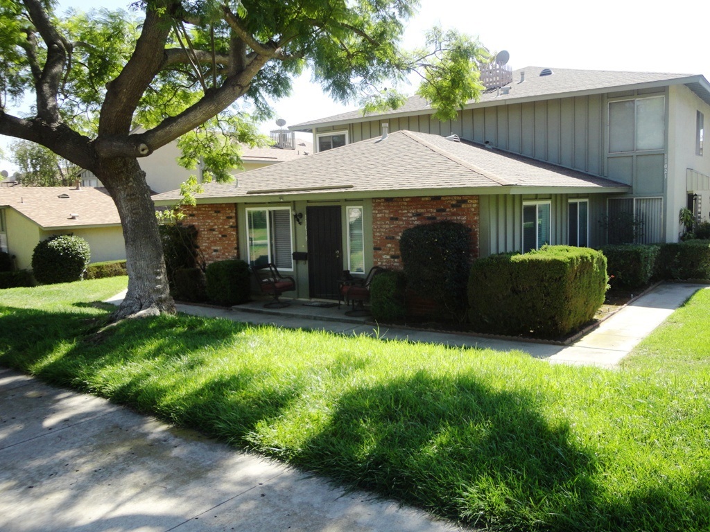 Single level Condo with a park like neighborhood on a cul de sac. Close to freeways and shopping. Neighborhoods: Rancho Penasquitos Equipment: Range/Oven Other Fees: 0 Sewer: Sewer Connected Topography: LL
