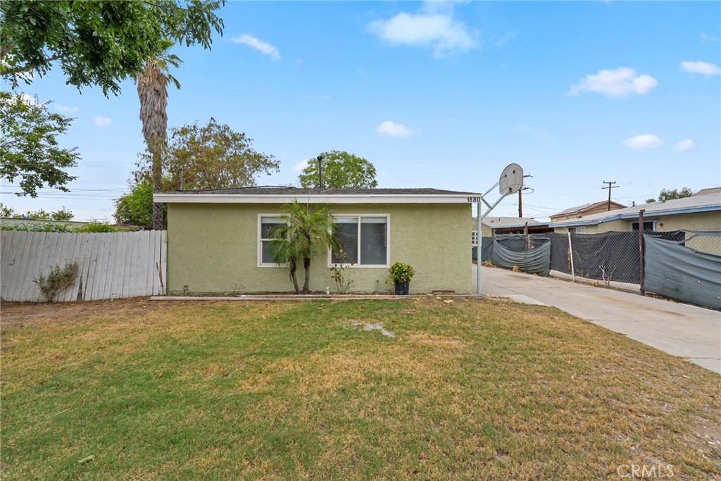 Beautiful home in a desirable San Bernardino neighborhood! This move-in ready property features new laminate flooring throughout and a spacious kitchen with elegant quartz countertops. Both bedrooms are filled with natural light, and the fully updated bathroom provides comfortable living for the whole family. For added value and peace of mind, a brand new roof has been installed. The second unit includes its own brand new kitchen with quartz countertops, bedroom, and private bathroom—perfect for in-laws or as an income-generating opportunity. FHA financing welcomed! Conveniently located near the 210 Freeway, this turnkey gem won’t last long.