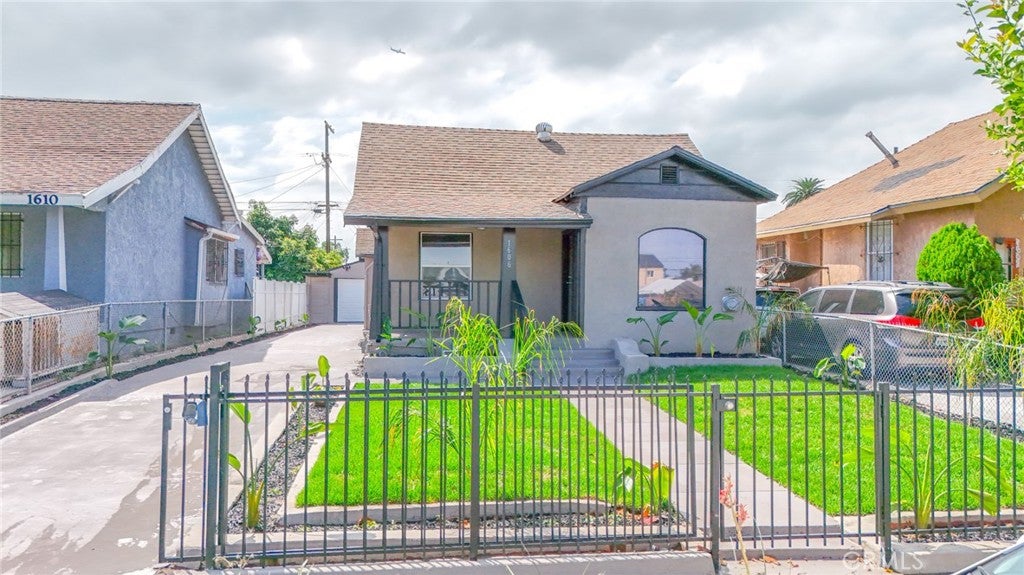 1606 E 52nd