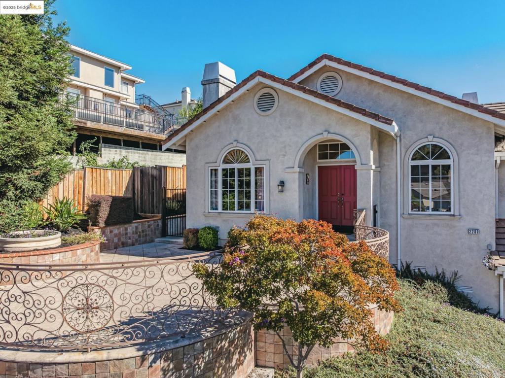 FAIRVIEW - Residential