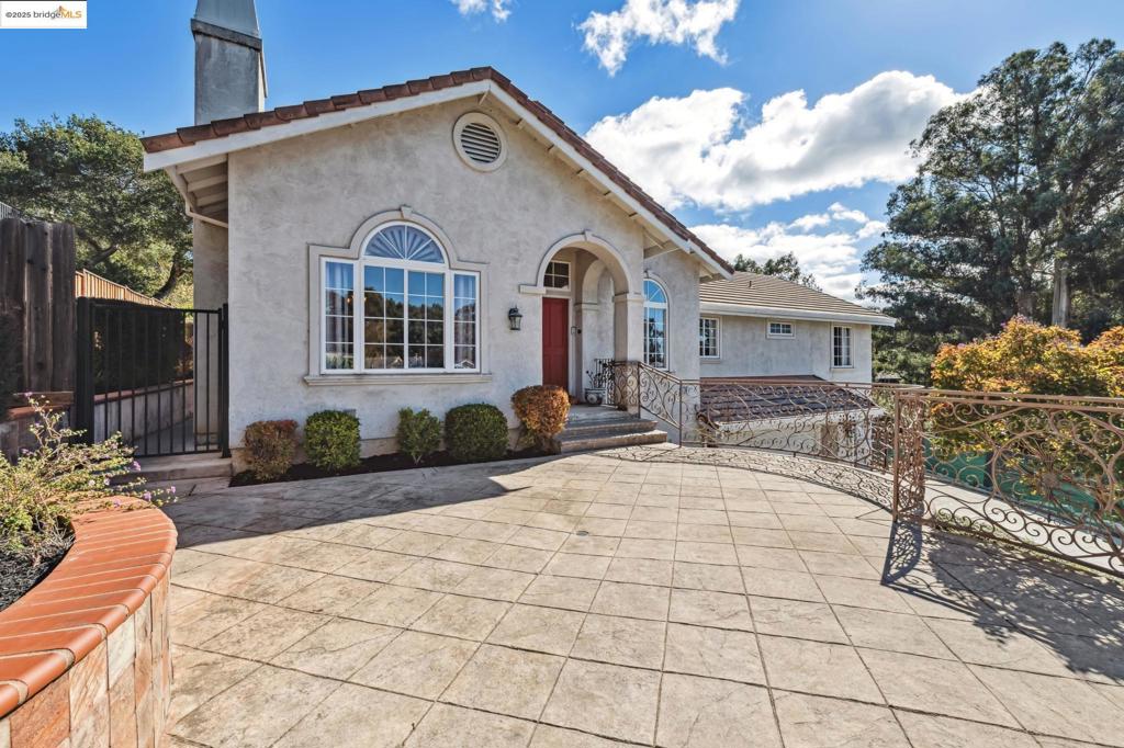 FAIRVIEW - Residential