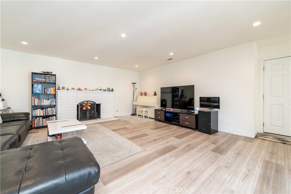 La Verne, California, 91750, United States, 5 Bedrooms Bedrooms, ,4 BathroomsBathrooms,Residential,Active,2019489