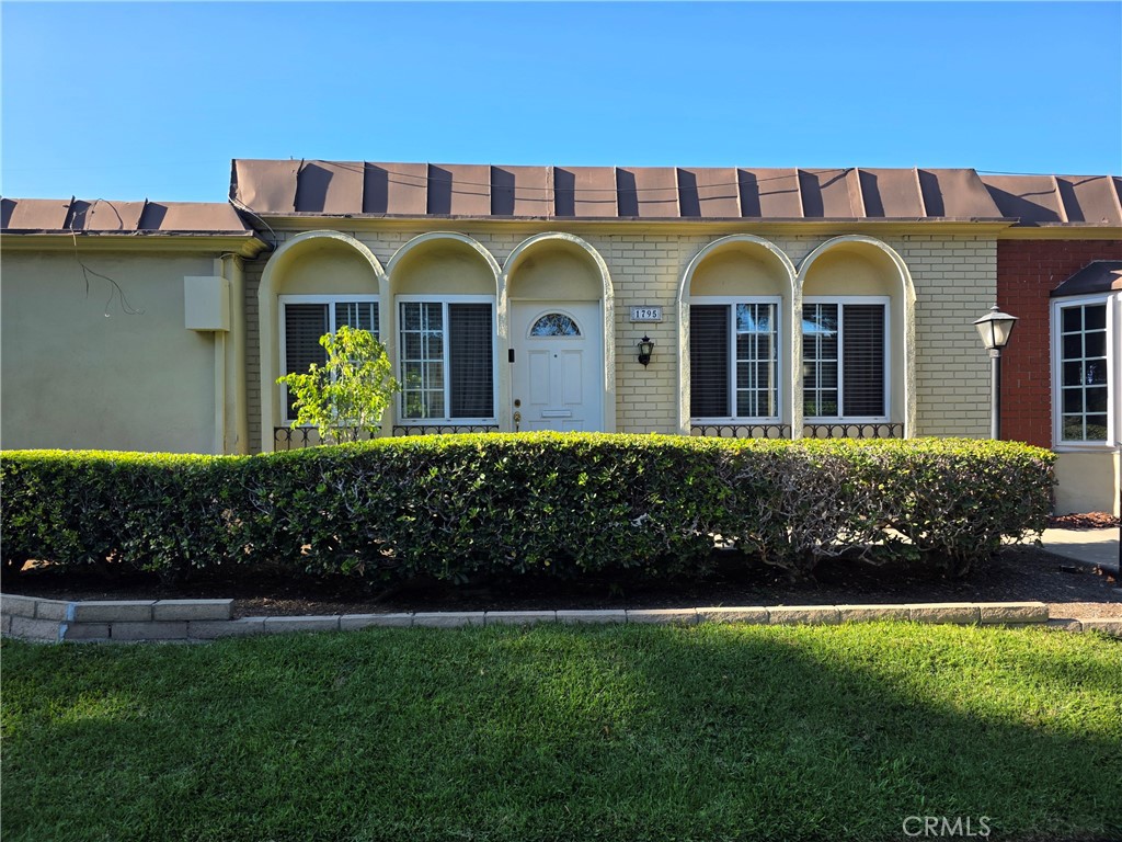 Single Story, No one Above or Below. End Unit and One Side Attached. Very Clean and Nicely Remodeled. this Unit offer everything you need to have in your Home. Fireplace in the Living Room. Dining Room with Entertainment Center. Newer Stove and Built in Microwave in the Kitchen. Newer Kitchen Cabinets. Remodeled Bathroom. Mirrored Wardrobe in the Bedrooms. 2 Association Pools.Low Association dues of covers: Fire Insurance, Outside Maintenance, Out Grass Area, Roof and Pools. Close to Major Freeways, Schools and Shopping Centers.Hurry will sell fast. Two garages one attached and one detached. Open floor plan