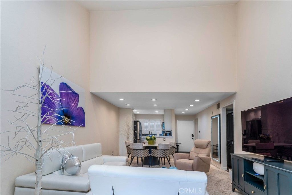 Photo of 5515 Canoga ave. #329, Woodland Hills, CA 91367 (MLS # SR25281163)