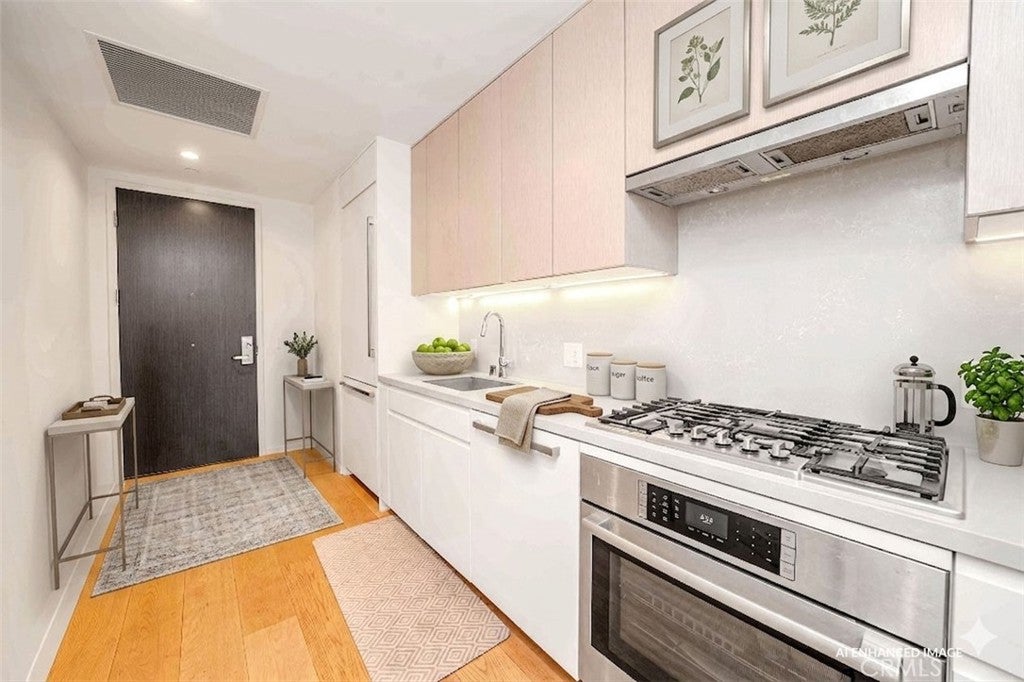 877 Francisco St 1717
