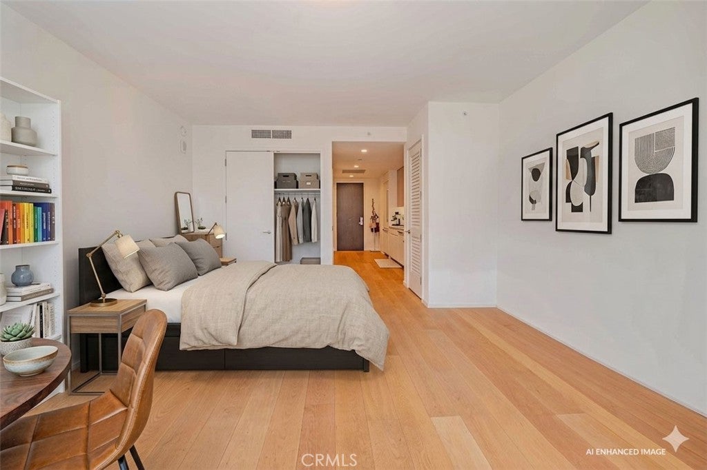 877 Francisco St 1717