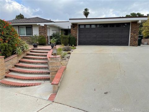 Photo of 1566 Calle Artigas, Thousand Oaks, CA 91360 (MLS # SR26103530)