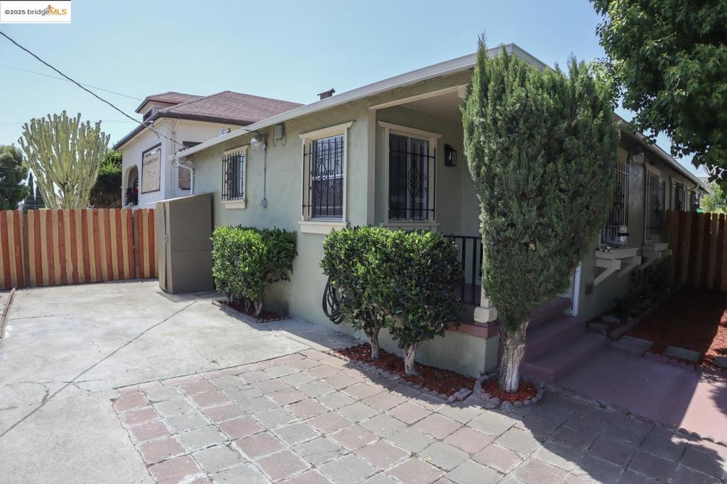 Ideal for homeowners and investors alike! This versatile East Oakland duplex features two spacious 2-bedroom, 1-bath units—one unit delivered vacant, offering the perfect opportunity to live in one and rent out the other. Whether you're looking to offset your mortgage or build long-term equity, this property makes it easy. Located in a rapidly developing neighborhood with convenient access to BART, major freeways, local shops, and community amenities. Ask the listing agent about additional income potential!