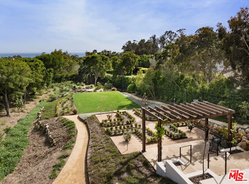 Santa Barbara, California 93108, United States, 5 Bedrooms Bedrooms, ,7 BathroomsBathrooms,Residential,Active,158705