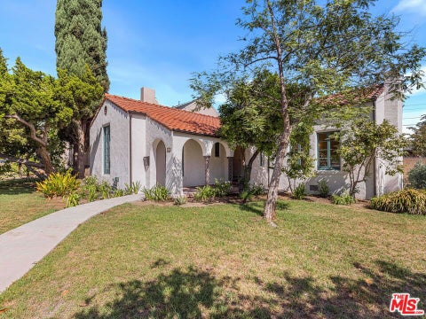 Photo of 926 E Dryden Street, Glendale, CA 91207 (MLS # 26886799)
